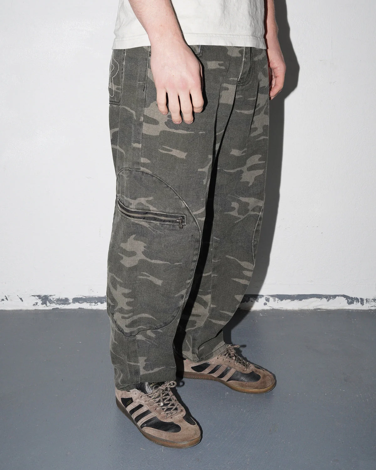 Circle Cargo Star Jeans, Black - Image 6