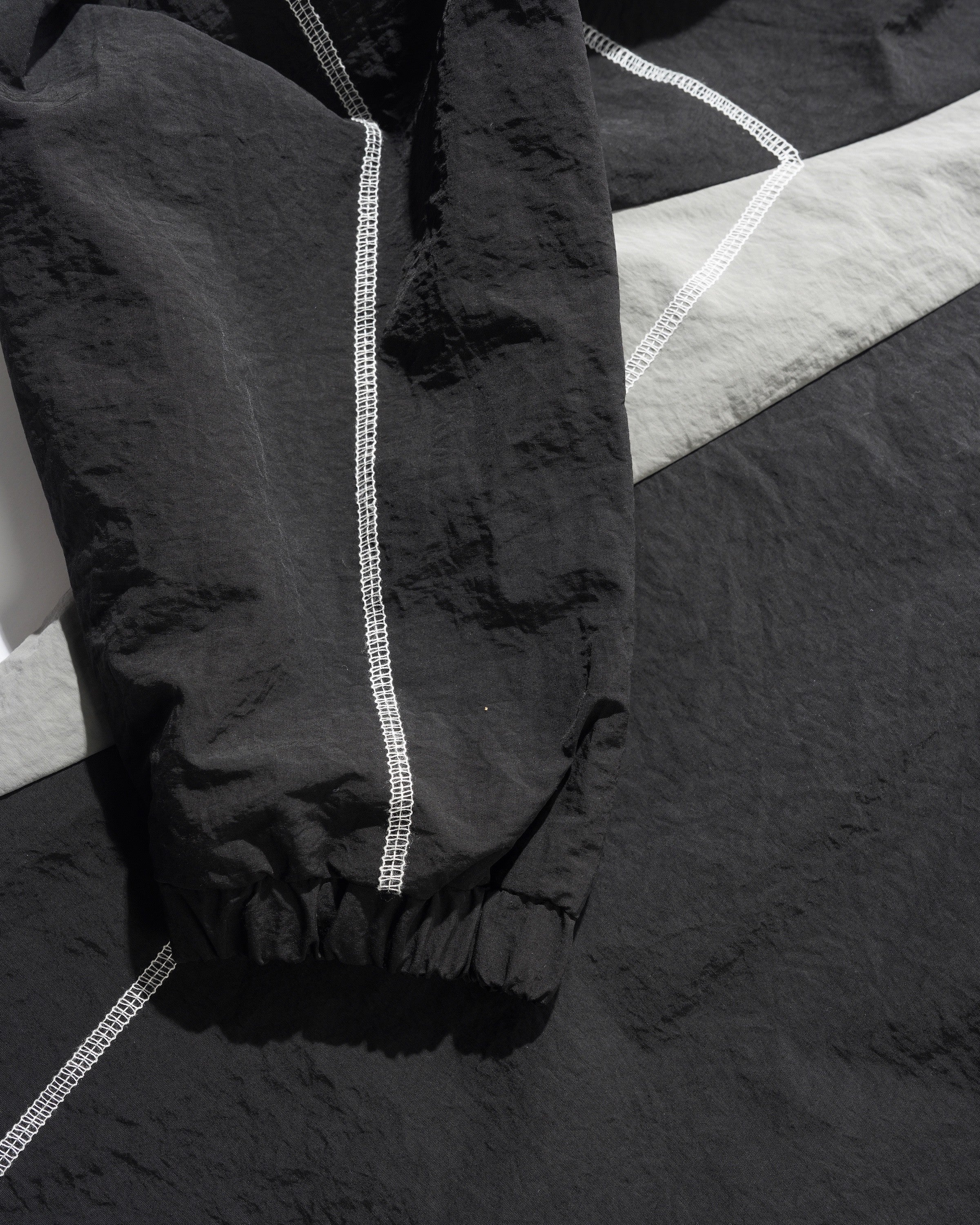 Glint Pullover Training Jacket, Black / Grey - Image 2