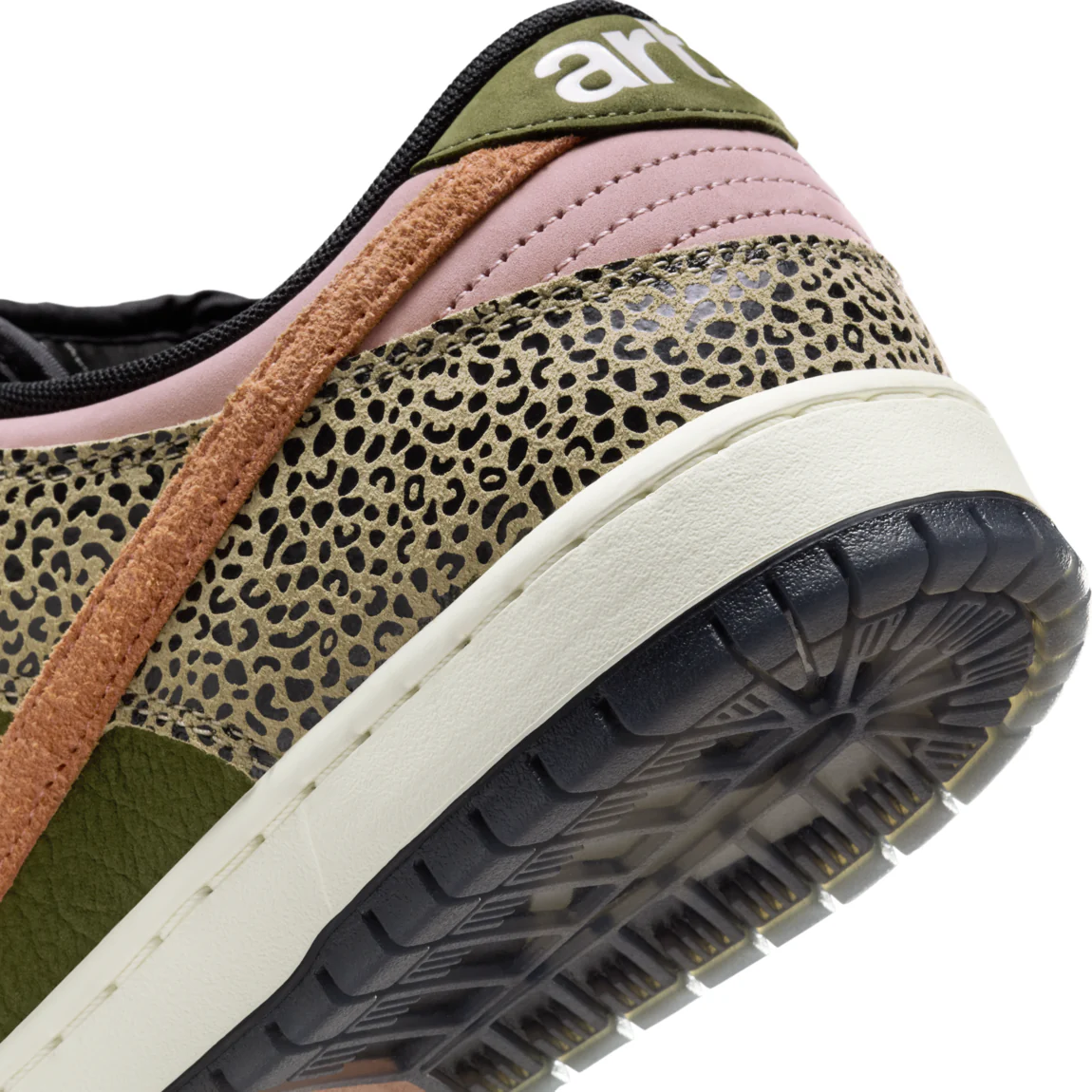 Nike SB Dunk Low Pro x Arts-Rec Skateshop, Rust Pink / Rough Green - Image 5