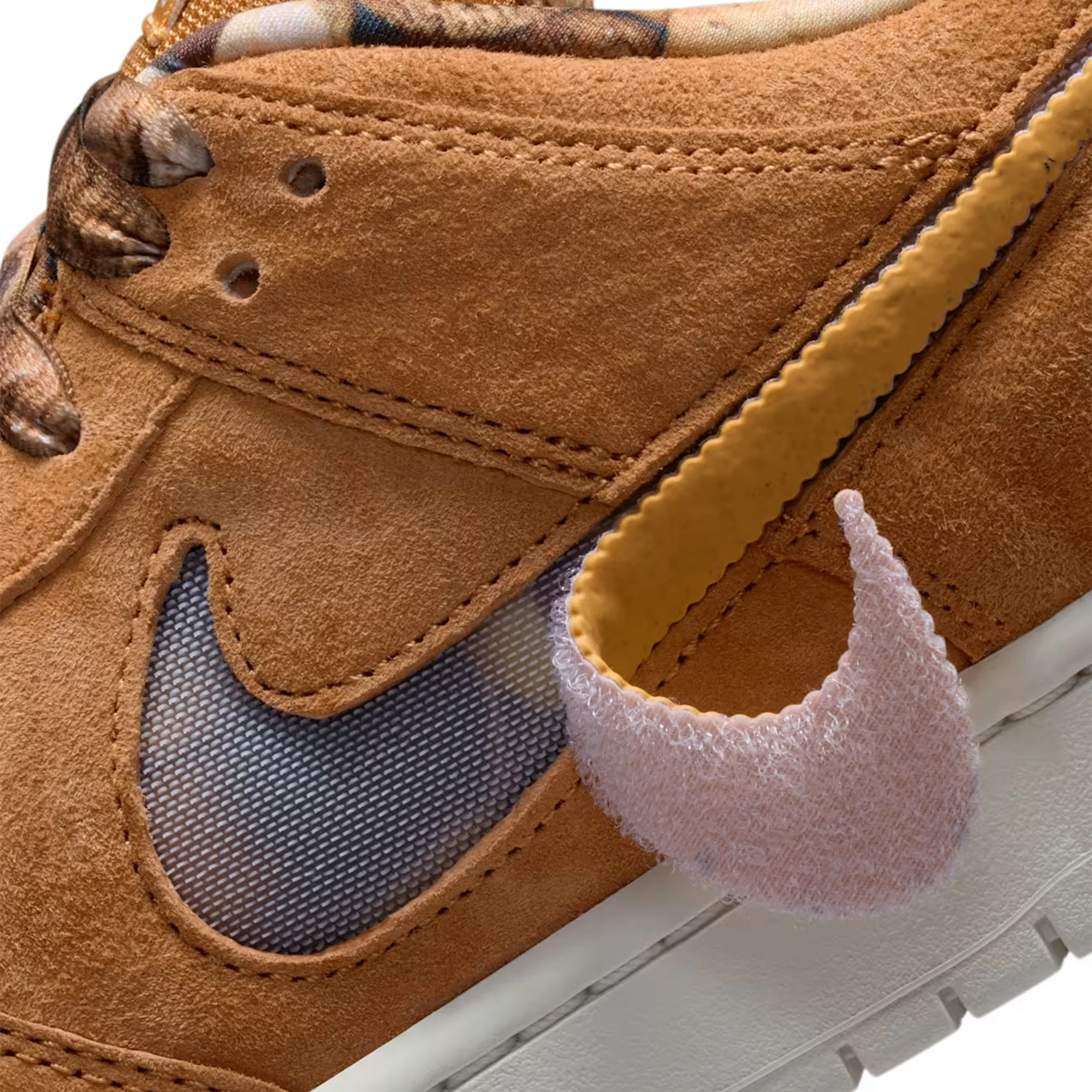 Note Manchester x Nike Dunk SB Low, Flax / Summit WhiteWhite - Image 4