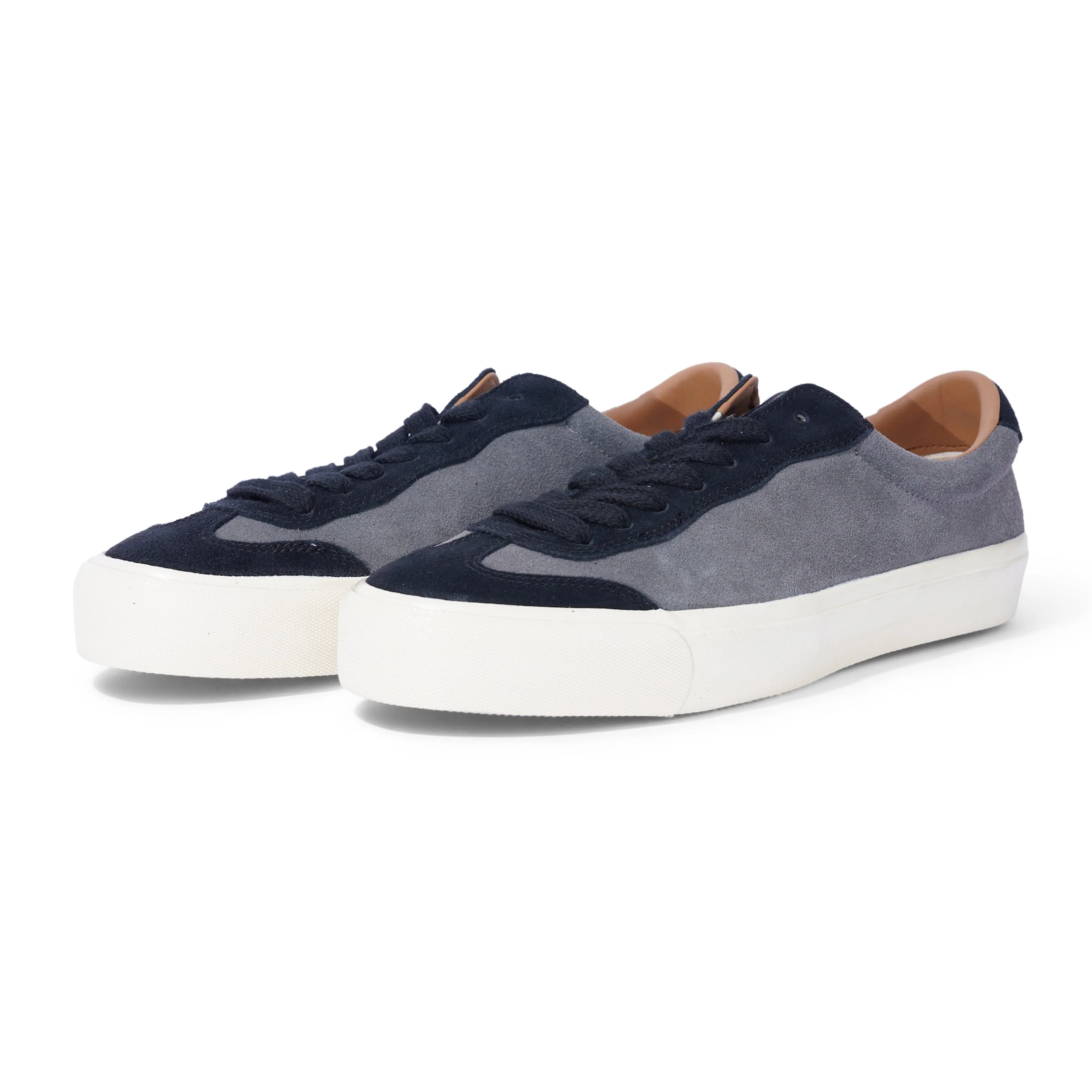VM004 Milic Suede Lo, Black / Graphite / White - Image 2